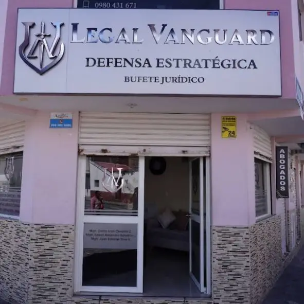 Equipo de abogados Legal Vanguard en Ibarra